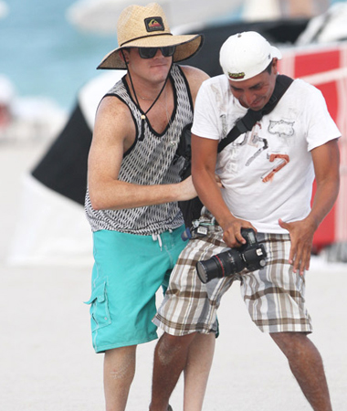Illustration for article titled Do not take photos of Adam Lambert on the beach